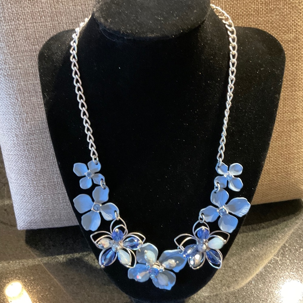 Statement necklace